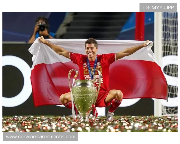 莱万多夫斯基拜仁巅峰期荣誉与核心地位解析